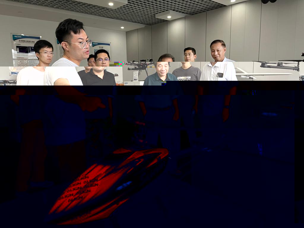 參觀廣東能飛航空科技發展有限公司研發的無人機産品2